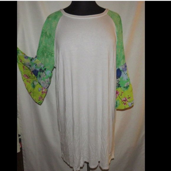 Pioneer Woman white dress with floral flared sleeves, Size XXXXL(24) - Picture 2 of 8